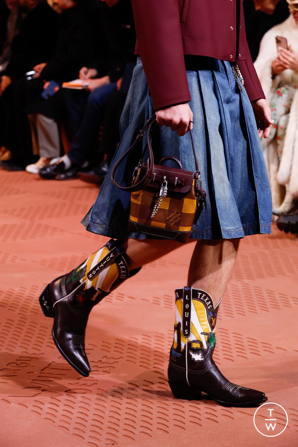 Fashion Week Paris Fall/Winter 2024 look 23 de la collection Louis Vuitton menswear accessories