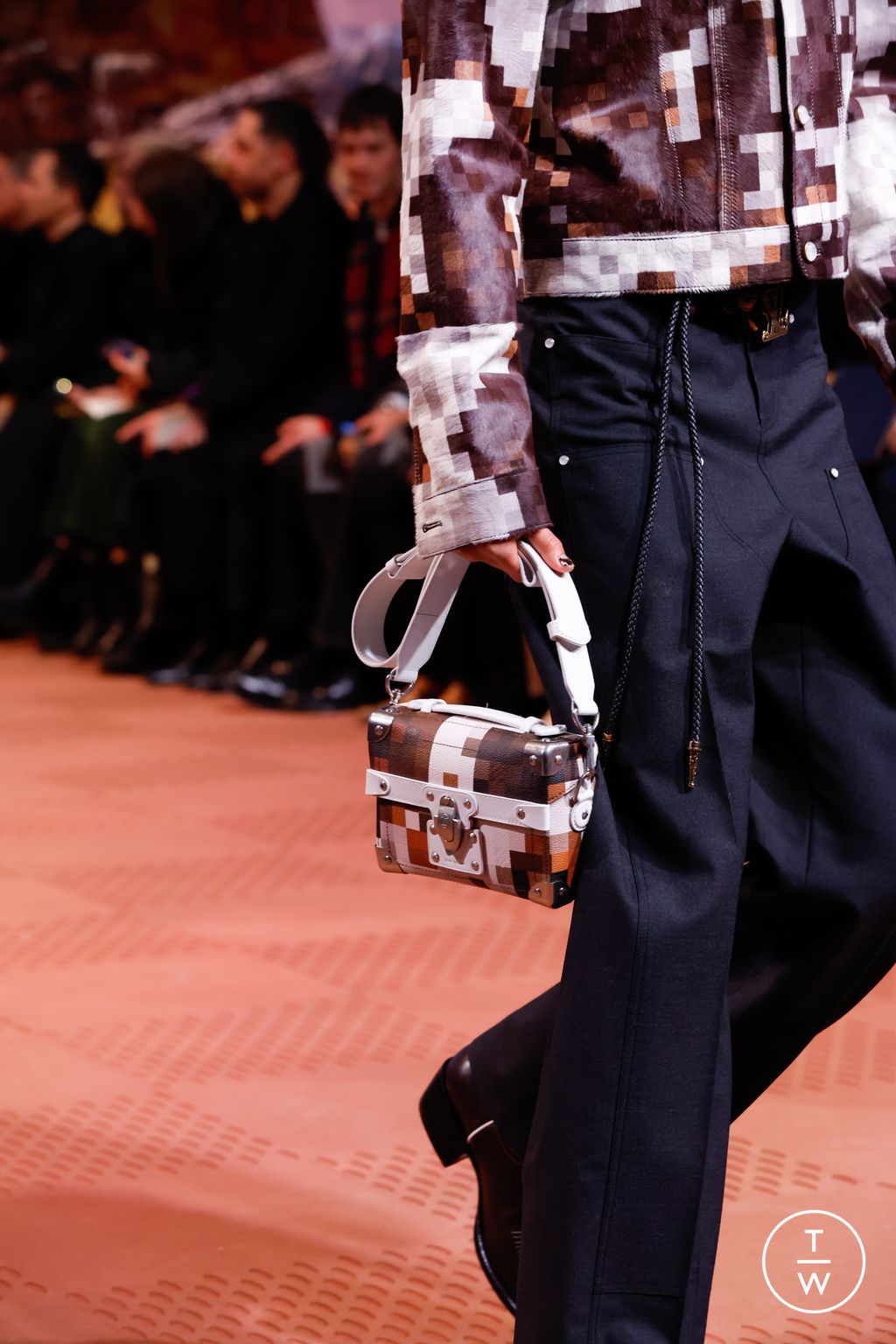 Fashion Week Paris Fall/Winter 2024 look 27 from the Louis Vuitton collection menswear accessories