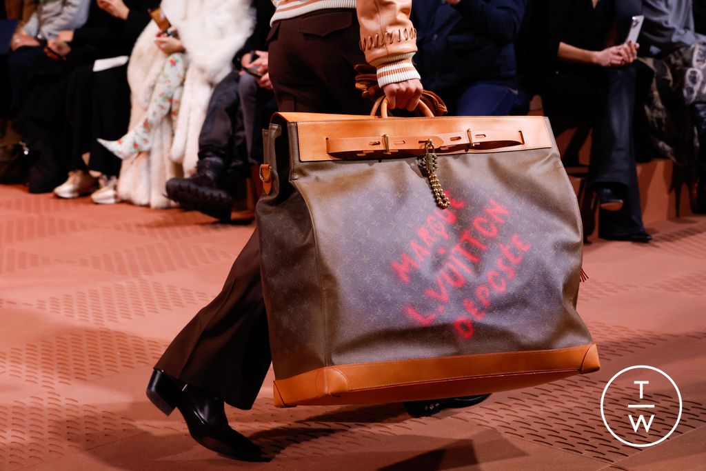 Fashion Week Paris Fall/Winter 2024 look 29 de la collection Louis Vuitton menswear accessories