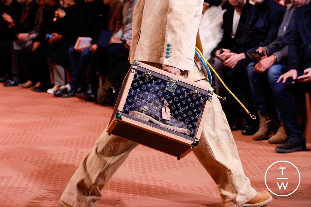 Fashion Week Paris Fall/Winter 2024 look 30 de la collection Louis Vuitton menswear accessories