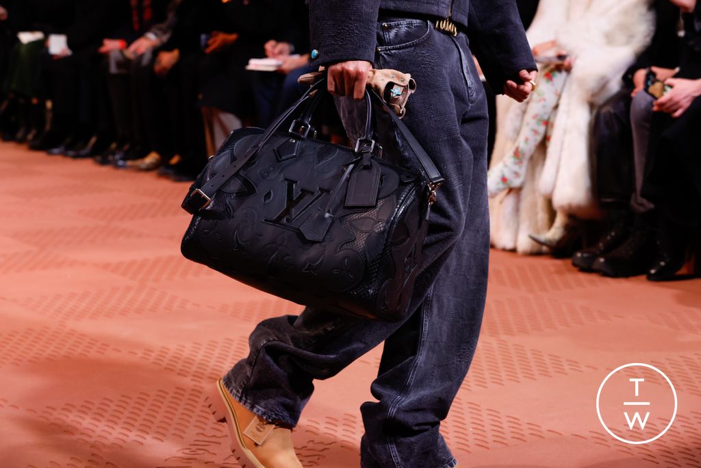 Fashion Week Paris Fall/Winter 2024 look 33 from the Louis Vuitton collection menswear accessories