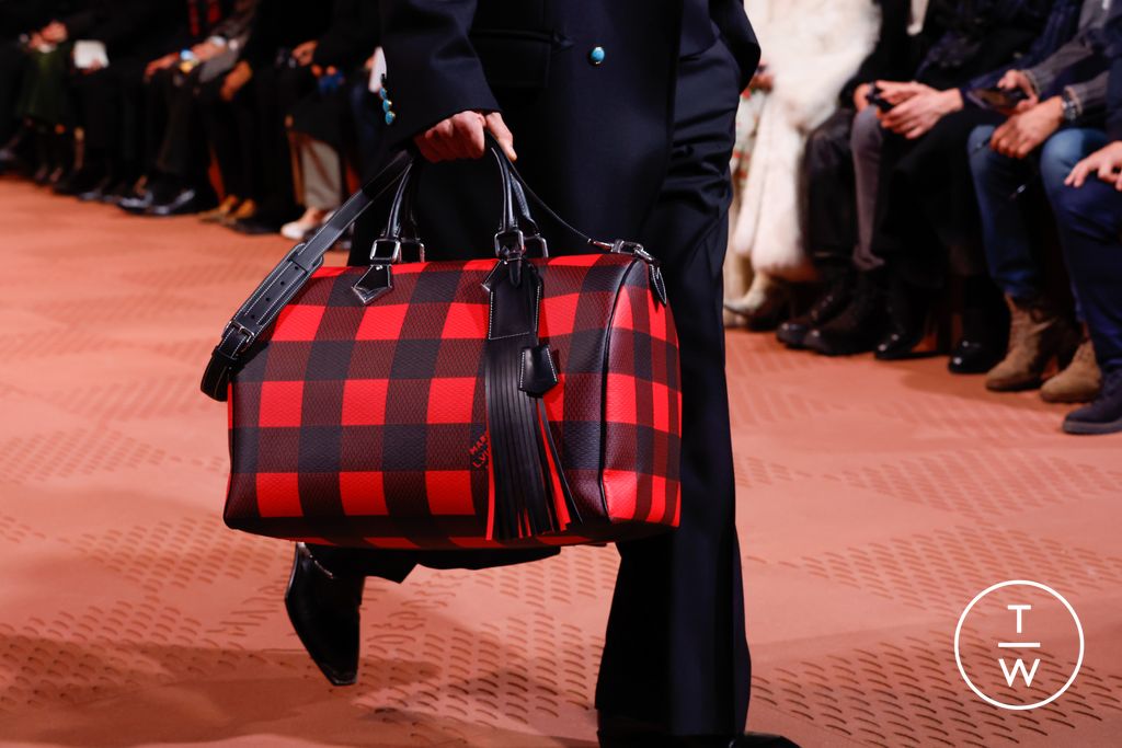 Fashion Week Paris Fall/Winter 2024 look 41 from the Louis Vuitton collection menswear accessories