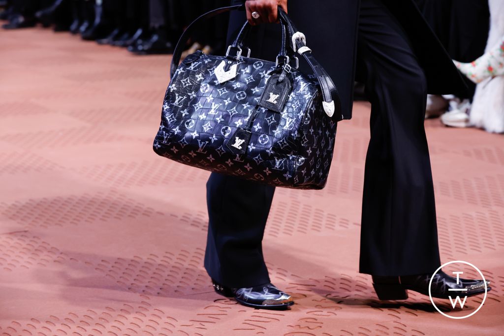 Fashion Week Paris Fall/Winter 2024 look 43 from the Louis Vuitton collection menswear accessories