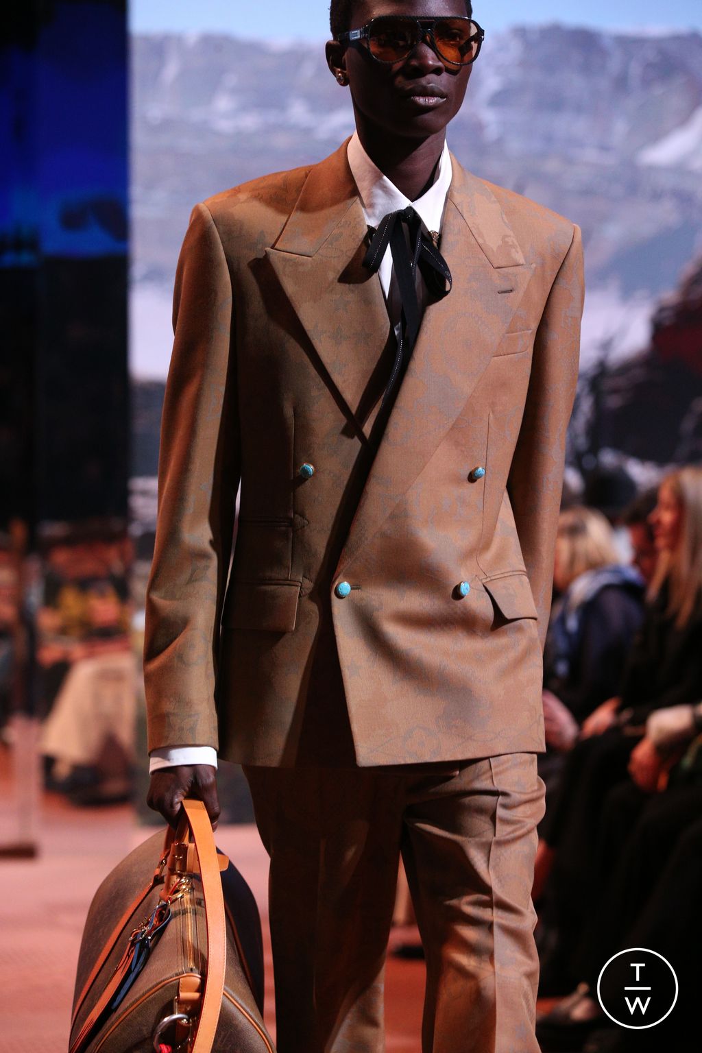 Fashion Week Paris Fall/Winter 2024 look 52 from the Louis Vuitton collection menswear accessories