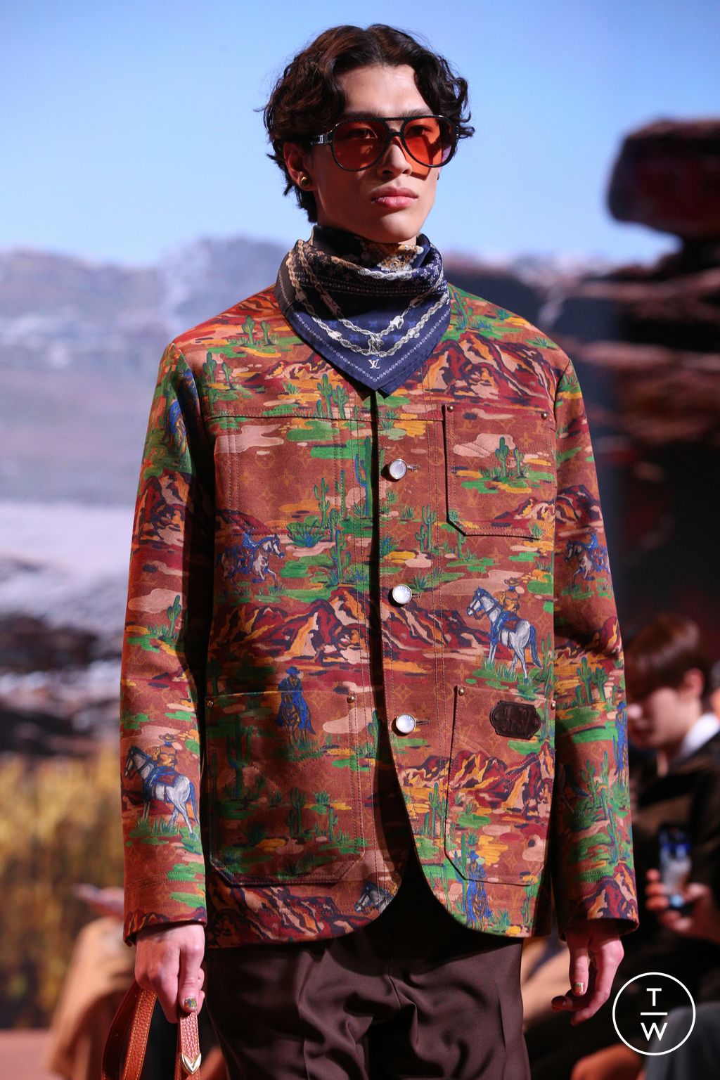 Fashion Week Paris Fall/Winter 2024 look 53 from the Louis Vuitton collection 男装配饰