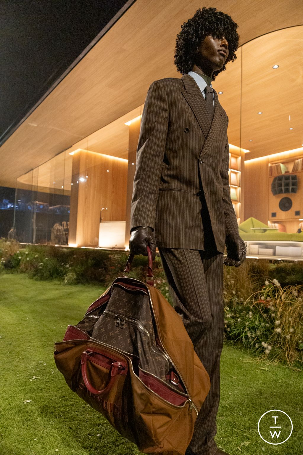 Fashion Week Paris Fall/Winter 2026 look 6 from the Louis Vuitton collection 男装配饰