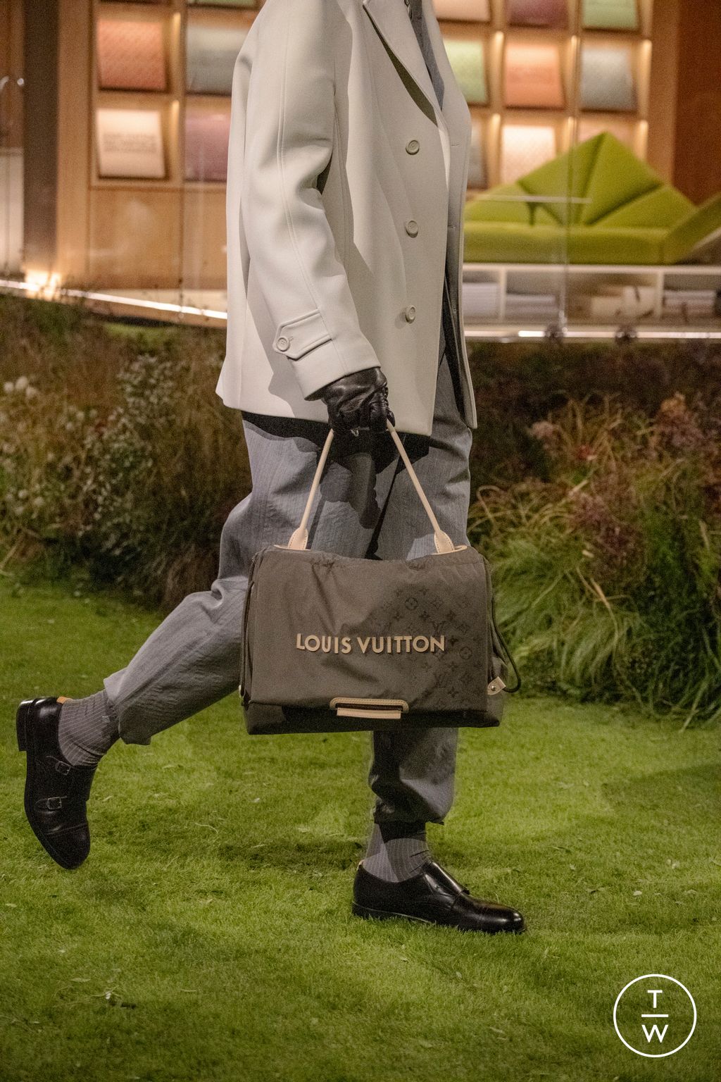 Fashion Week Paris Fall/Winter 2026 look 9 from the Louis Vuitton collection menswear accessories