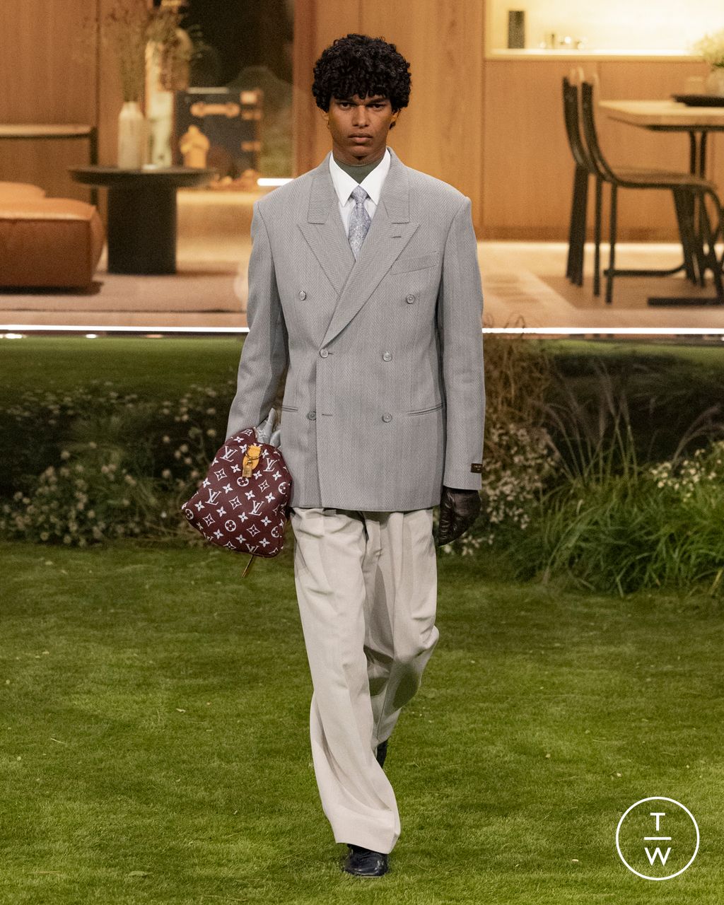 Fashion Week Paris Fall/Winter 2026 look 1 from the Louis Vuitton collection 男装