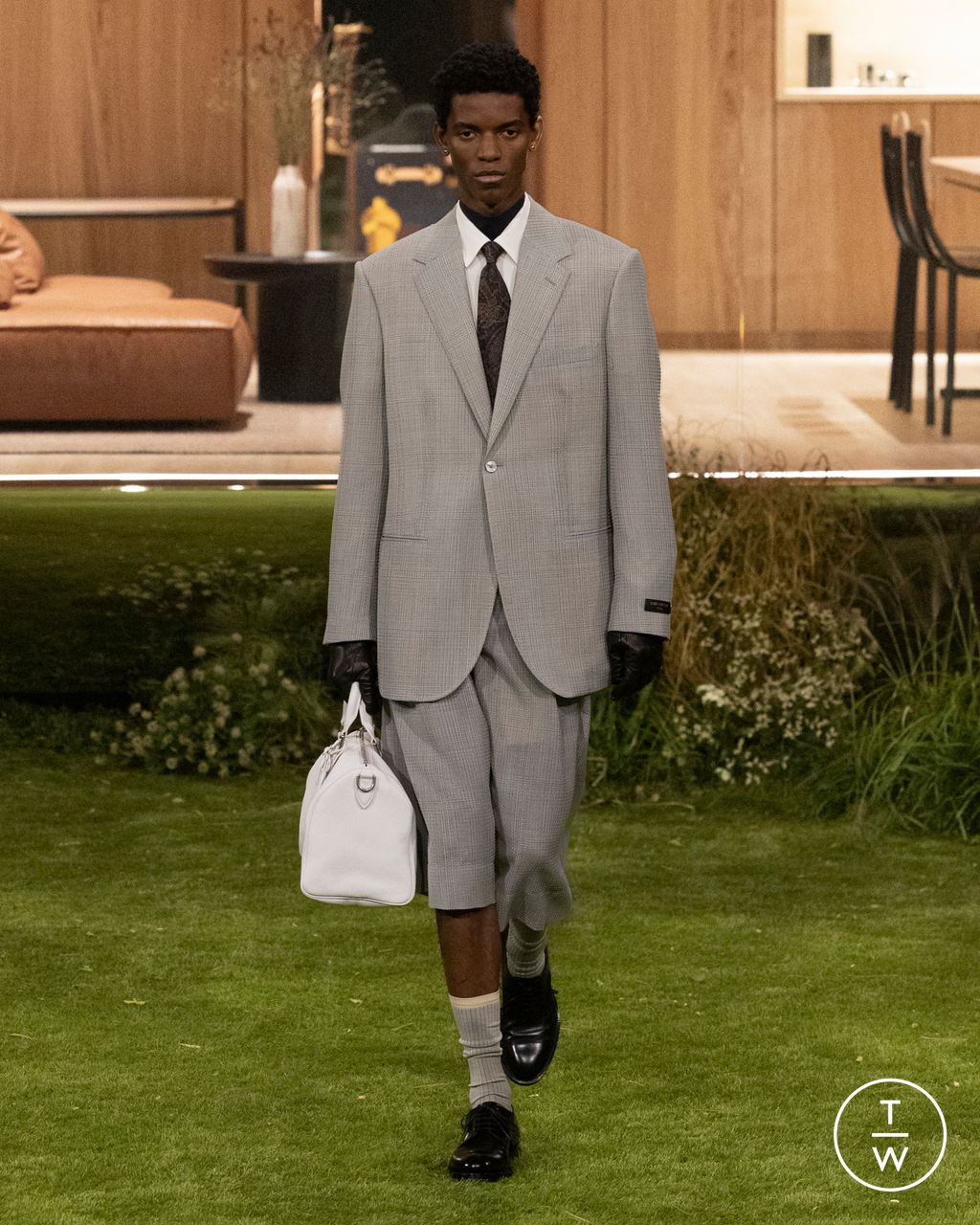 Fashion Week Paris Fall/Winter 2026 look 11 from the Louis Vuitton collection 男装