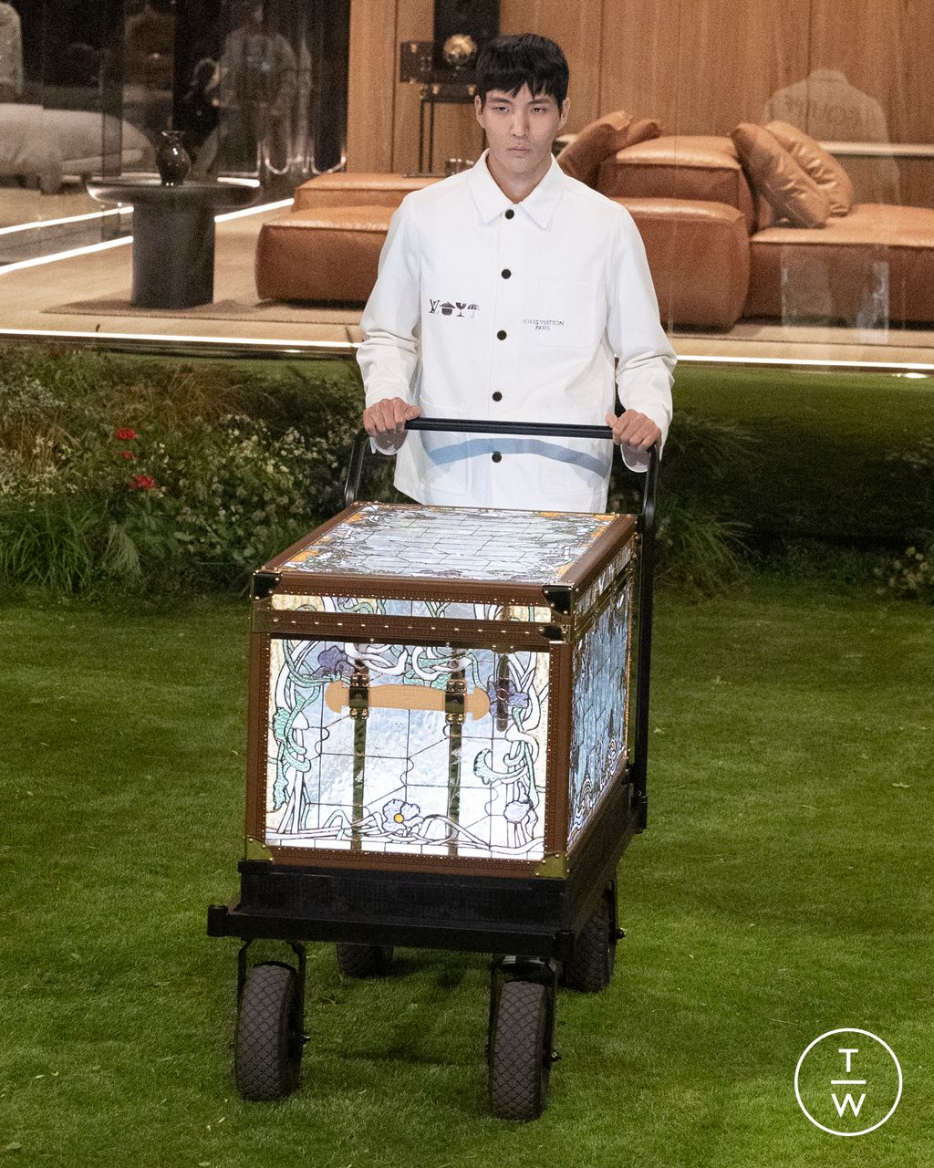 Fashion Week Paris Fall/Winter 2026 look 12 from the Louis Vuitton collection menswear