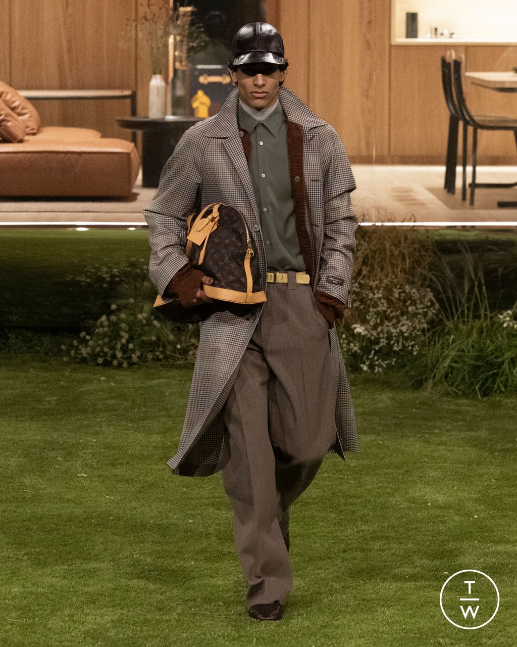 Fashion Week Paris Fall/Winter 2026 look 14 from the Louis Vuitton collection 男装