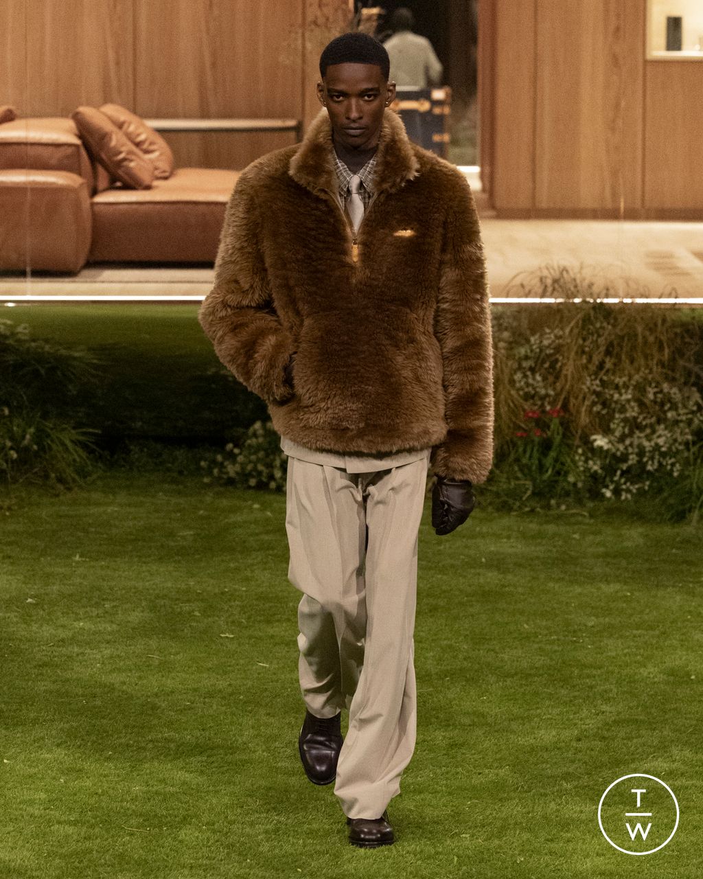 Fashion Week Paris Fall/Winter 2026 look 15 from the Louis Vuitton collection menswear