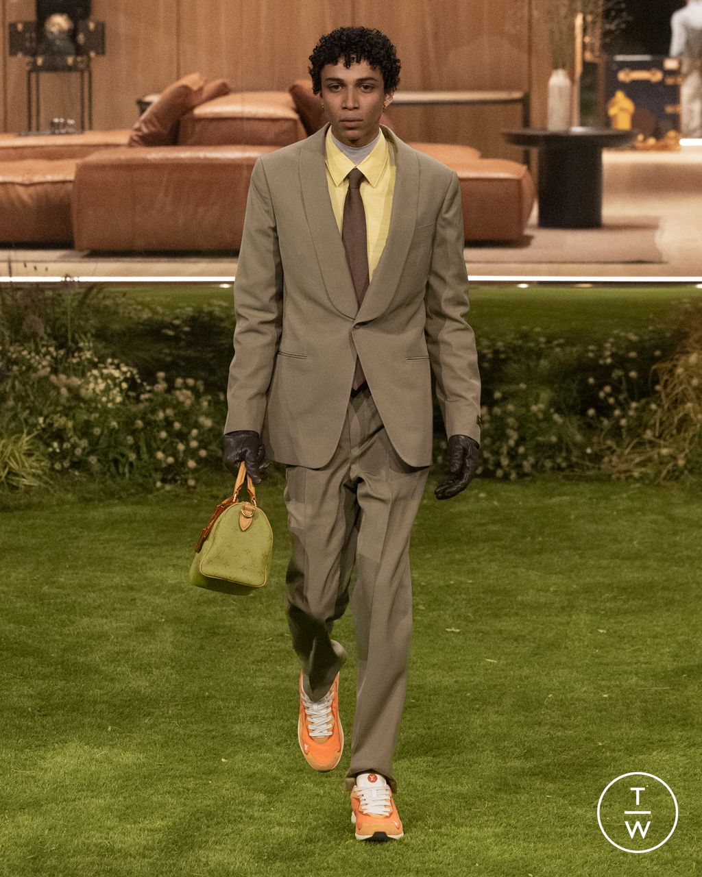 Fashion Week Paris Fall/Winter 2026 look 18 from the Louis Vuitton collection menswear