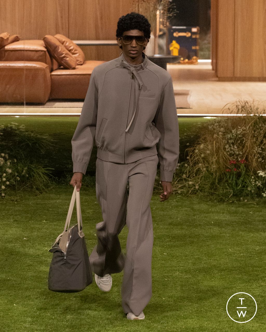 Fashion Week Paris Fall/Winter 2026 look 19 from the Louis Vuitton collection 男装