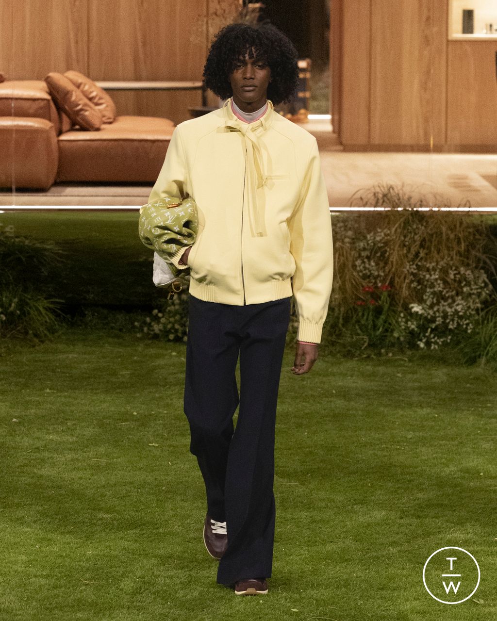 Fashion Week Paris Fall/Winter 2026 look 24 from the Louis Vuitton collection 男装