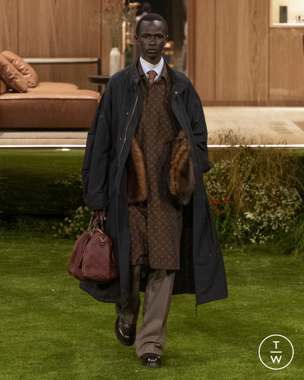 Fashion Week Paris Fall/Winter 2026 look 27 from the Louis Vuitton collection 男装