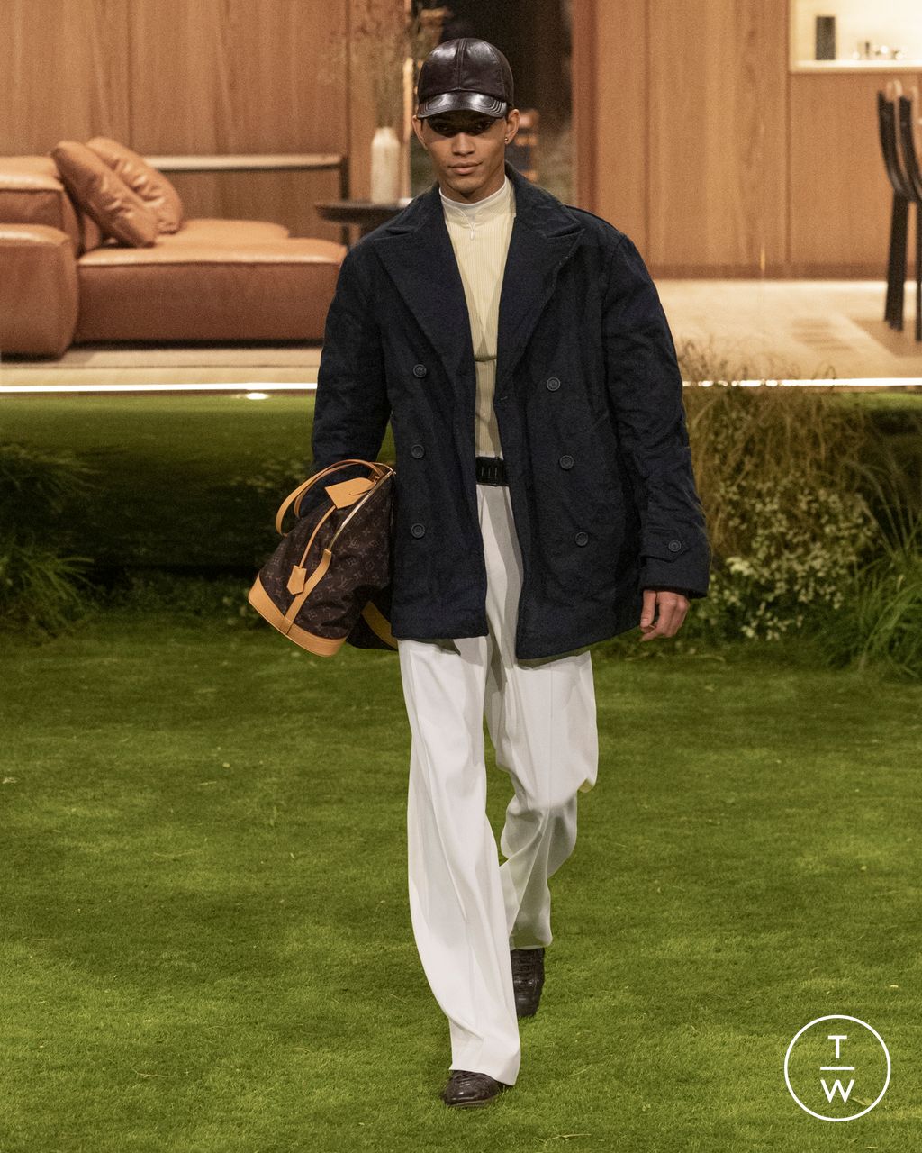 Fashion Week Paris Fall/Winter 2026 look 28 from the Louis Vuitton collection menswear