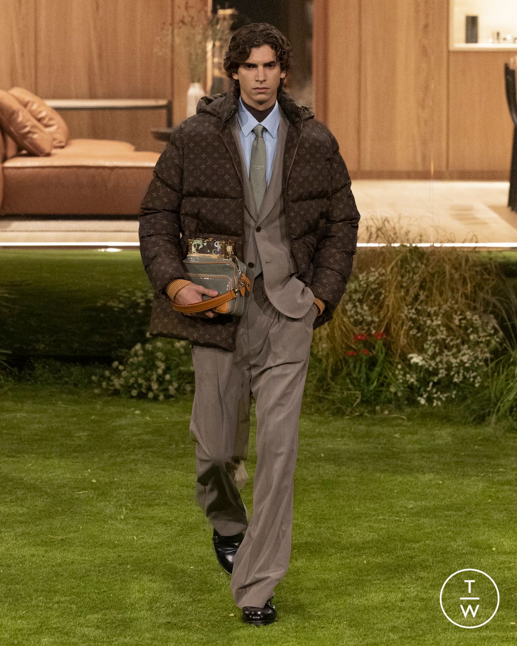 Fashion Week Paris Fall/Winter 2026 look 29 from the Louis Vuitton collection menswear