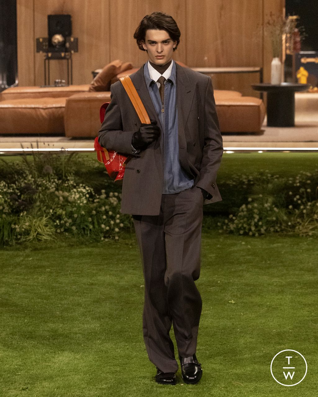 Fashion Week Paris Fall/Winter 2026 look 35 from the Louis Vuitton collection menswear