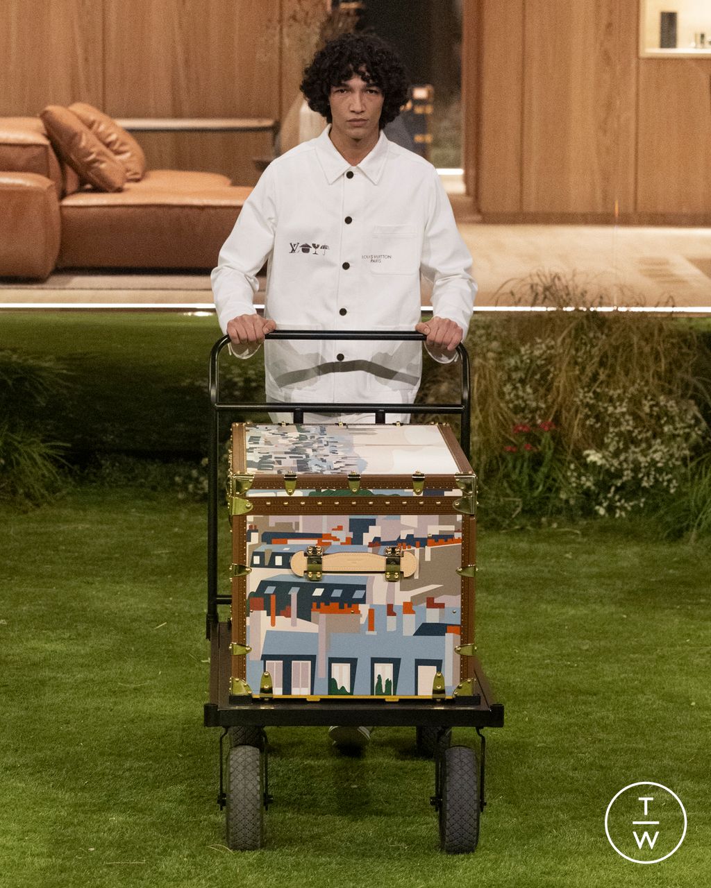 Fashion Week Paris Fall/Winter 2026 look 36 from the Louis Vuitton collection 男装