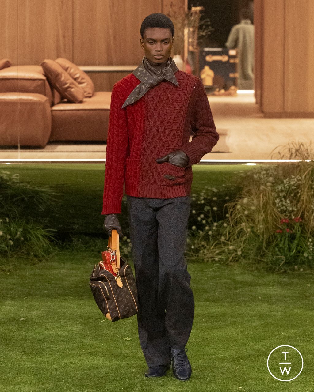 Fashion Week Paris Fall/Winter 2026 look 38 from the Louis Vuitton collection menswear