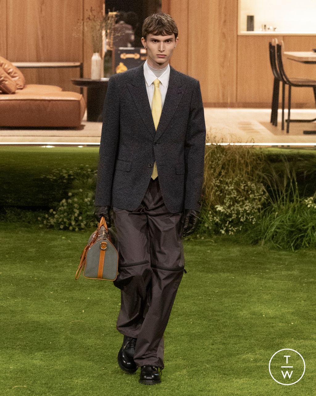 Fashion Week Paris Fall/Winter 2026 look 54 from the Louis Vuitton collection 男装
