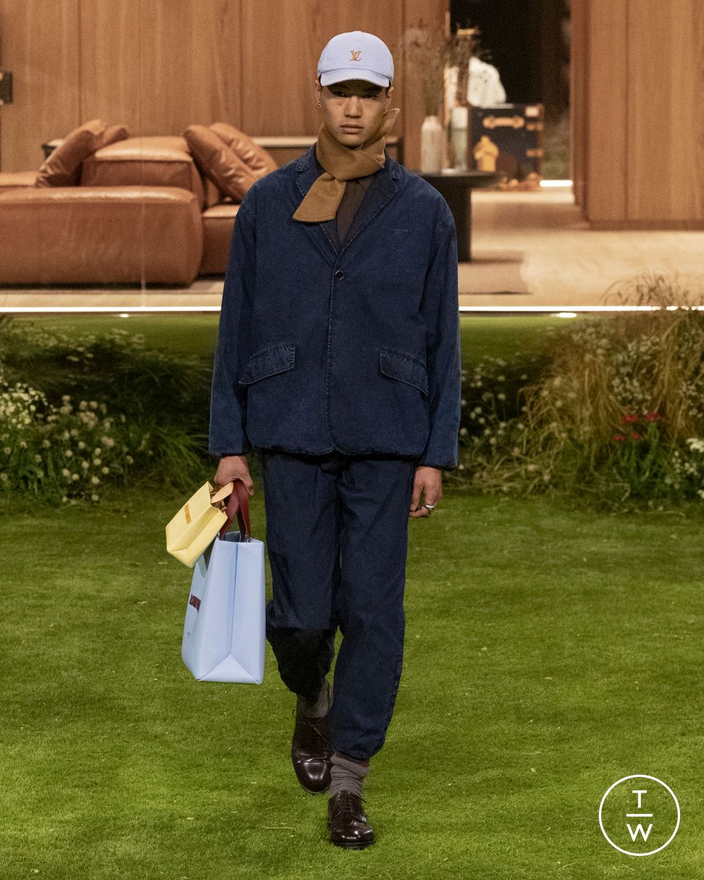 Fashion Week Paris Fall/Winter 2026 look 56 from the Louis Vuitton collection menswear