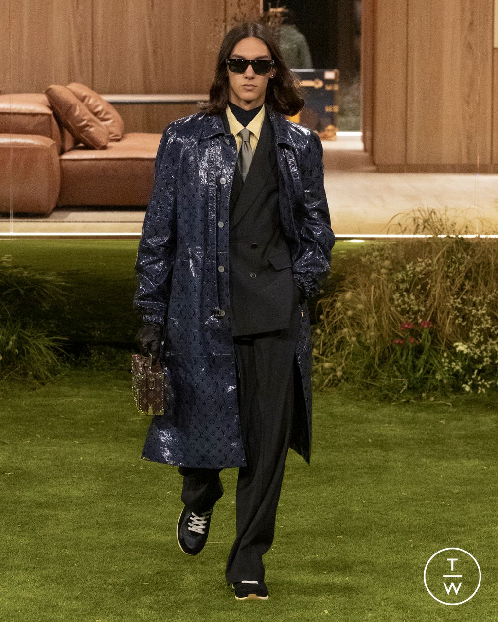 Fashion Week Paris Fall/Winter 2026 look 60 from the Louis Vuitton collection menswear
