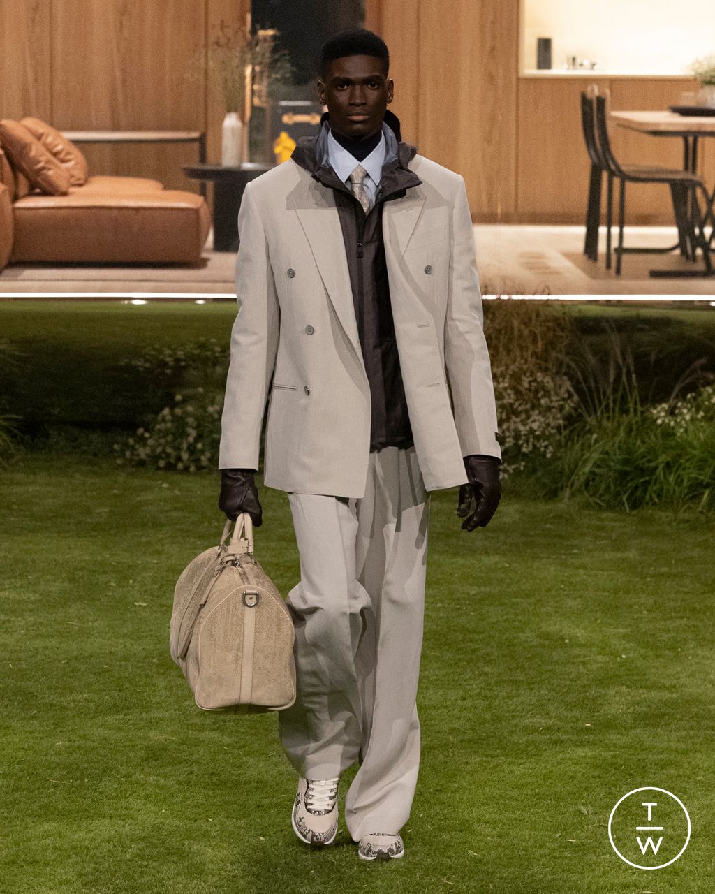 Fashion Week Paris Fall/Winter 2026 look 8 from the Louis Vuitton collection 男装