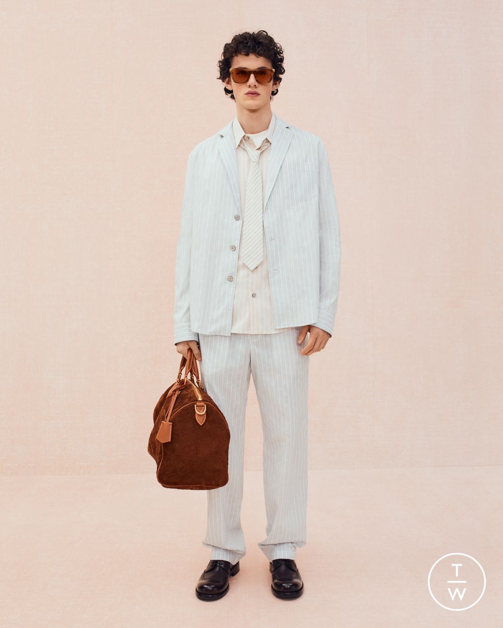 Fashion Week Paris Pre-Fall 2026 look 22 from the Louis Vuitton collection 男装