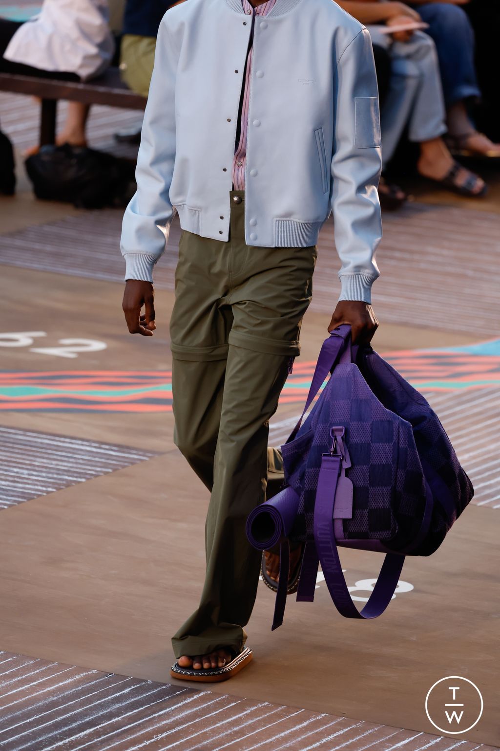 Fashion Week Paris Spring/Summer 2026 look 12 de la collection Louis Vuitton menswear accessories