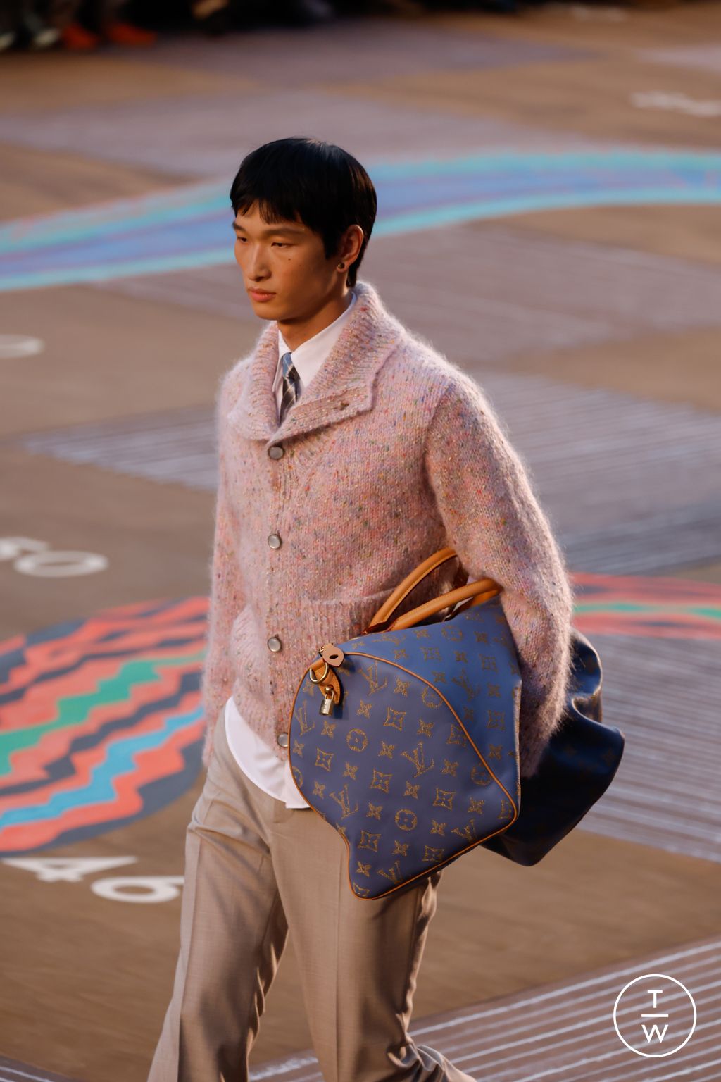 Fashion Week Paris Spring/Summer 2026 look 21 de la collection Louis Vuitton menswear accessories