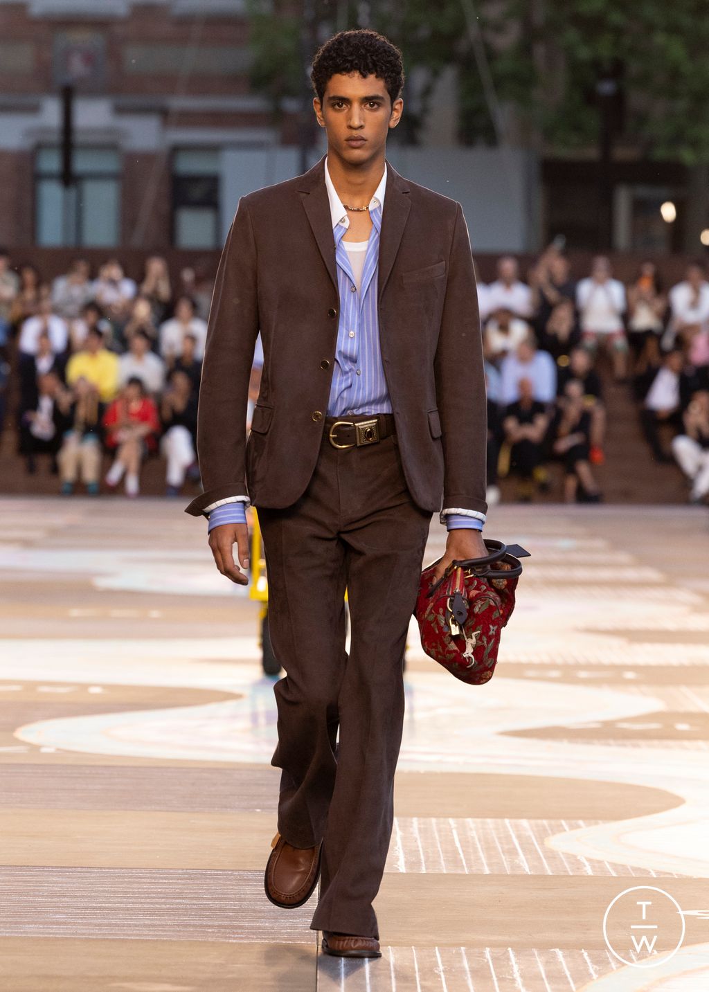 Fashion Week Paris Spring/Summer 2026 look 12 from the Louis Vuitton collection menswear
