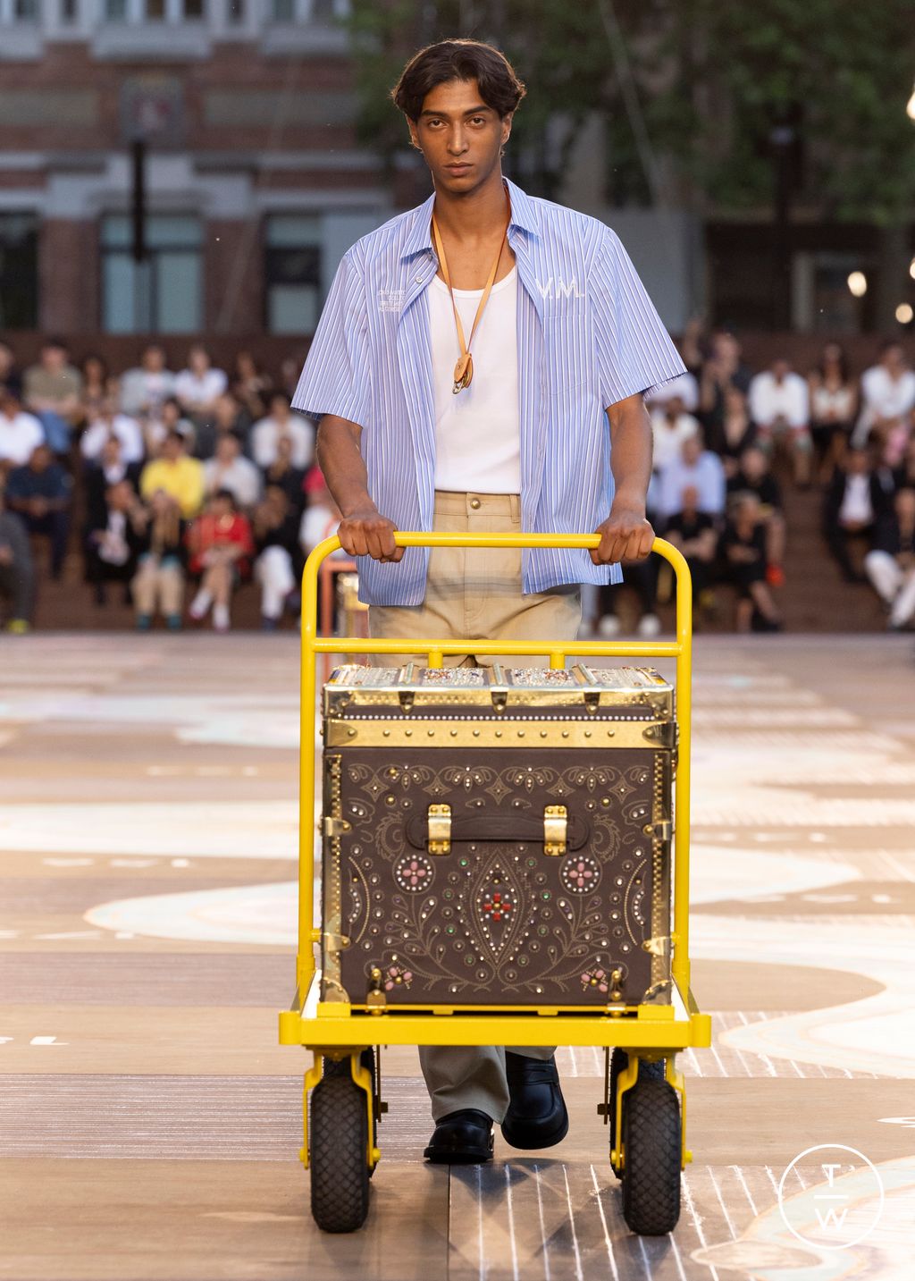 Fashion Week Paris Spring/Summer 2026 look 13 from the Louis Vuitton collection menswear