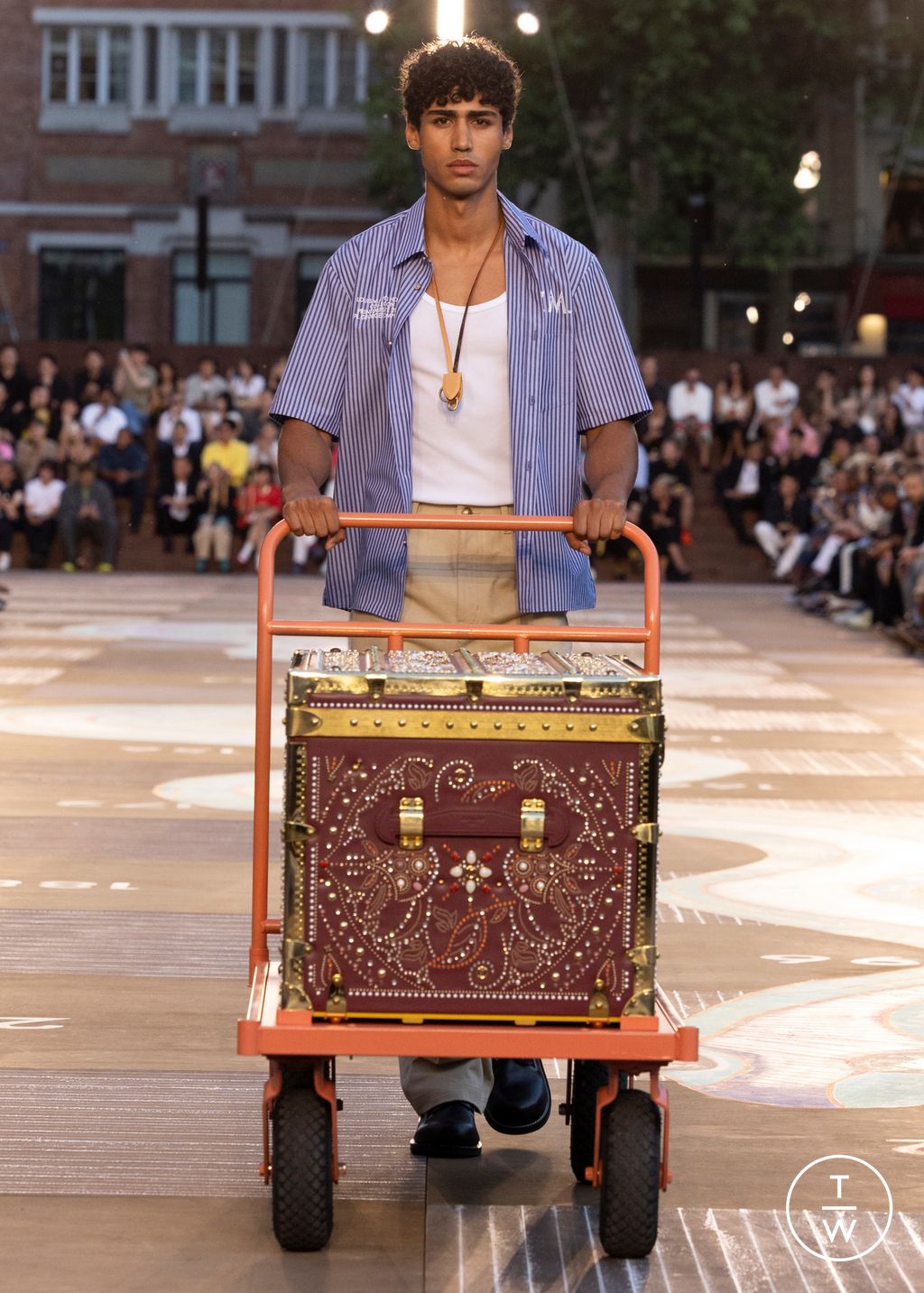 Fashion Week Paris Spring/Summer 2026 look 14 from the Louis Vuitton collection menswear