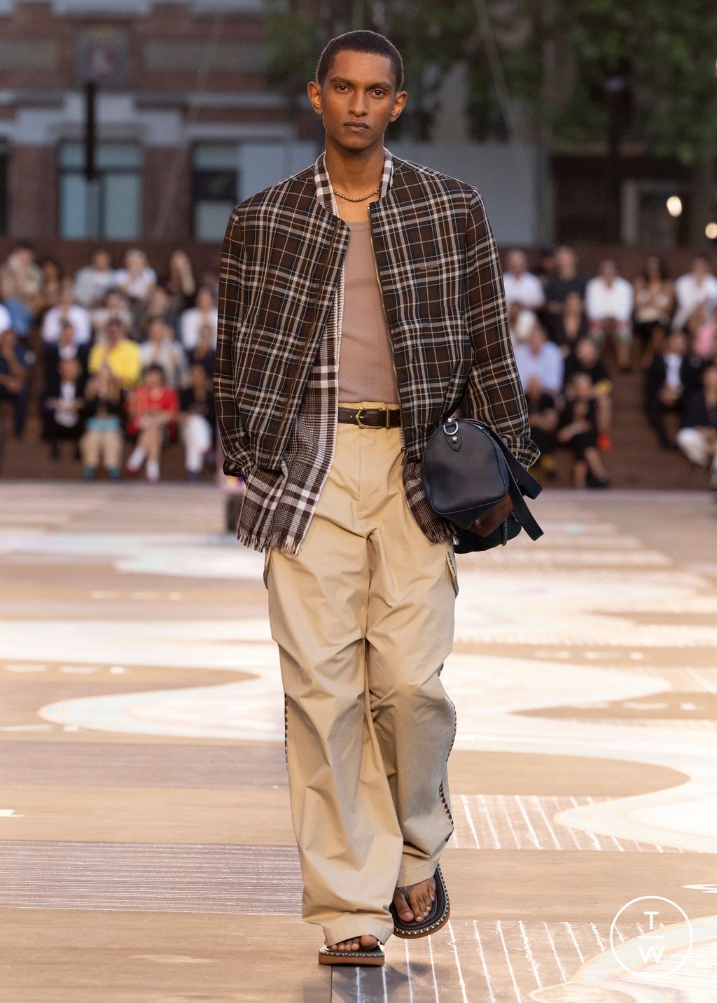 Fashion Week Paris Spring/Summer 2026 look 24 from the Louis Vuitton collection menswear