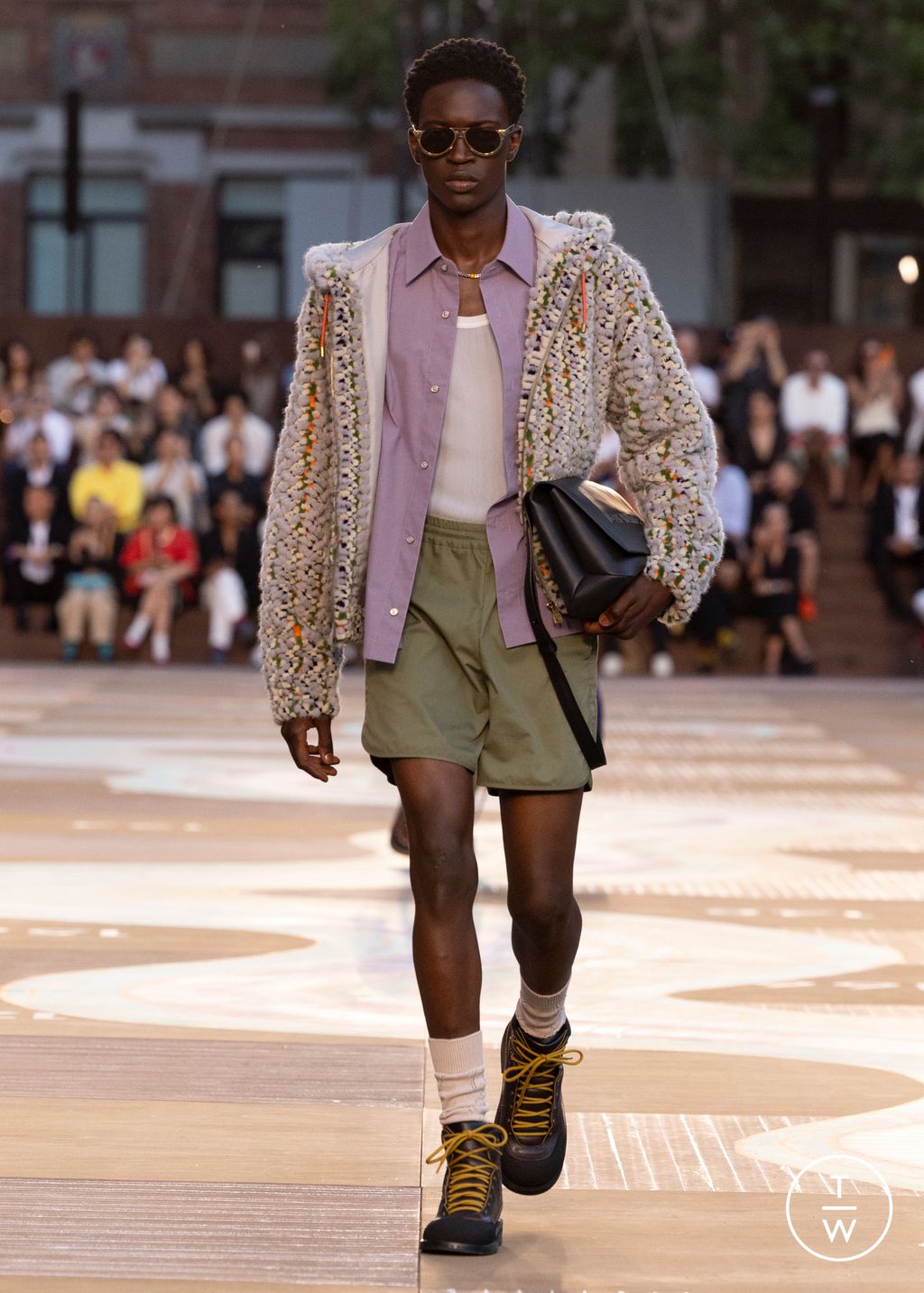 Fashion Week Paris Spring/Summer 2026 look 28 from the Louis Vuitton collection menswear