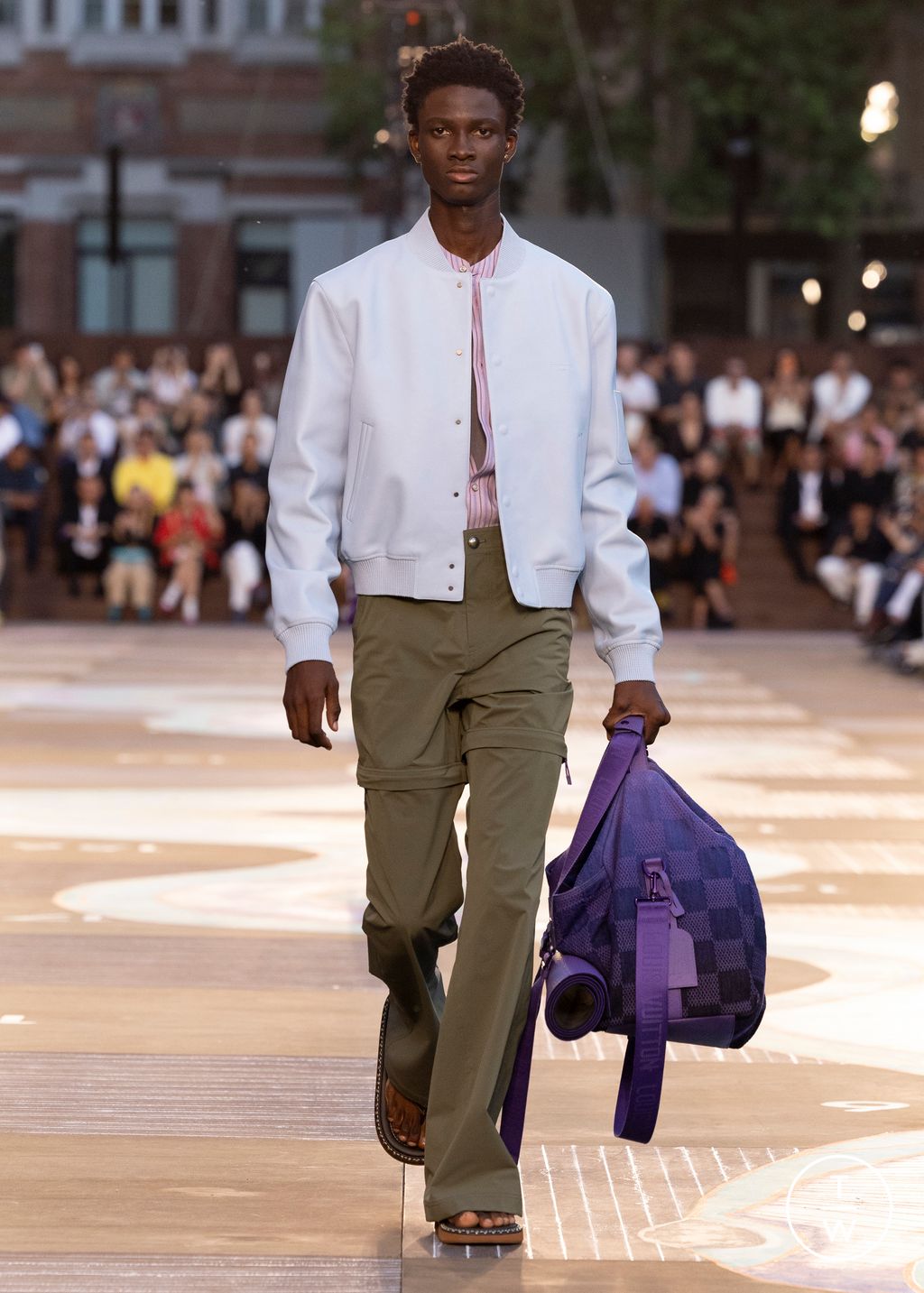 Fashion Week Paris Spring/Summer 2026 look 29 from the Louis Vuitton collection menswear