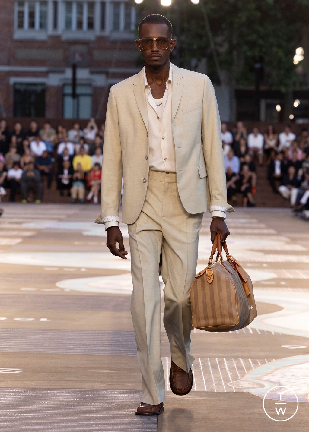 Fashion Week Paris Spring/Summer 2026 look 32 from the Louis Vuitton collection menswear