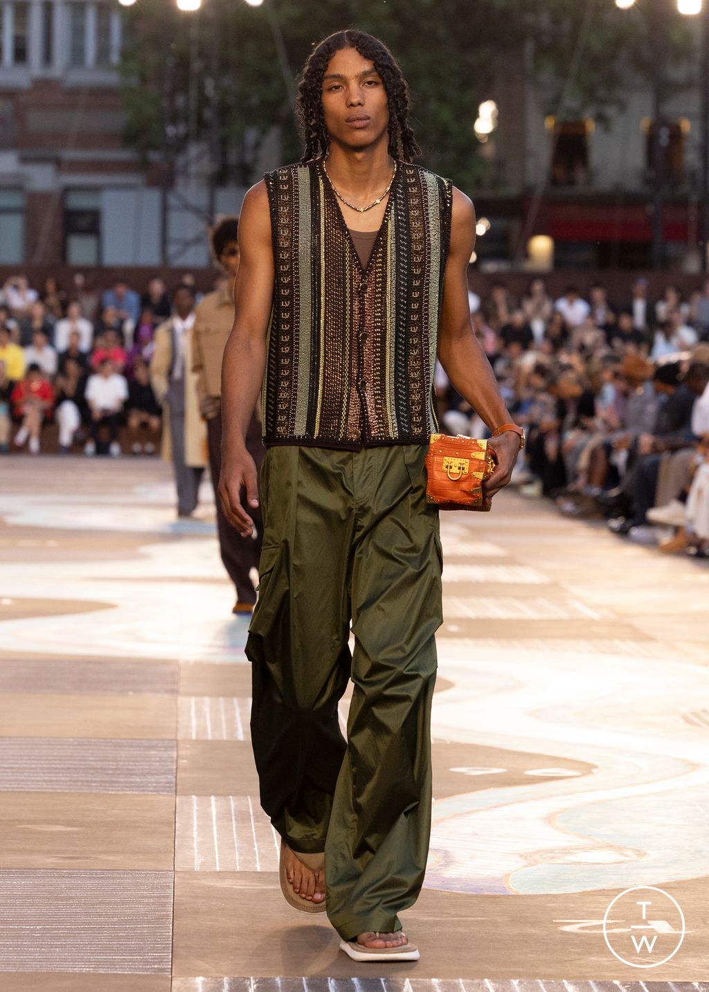 Fashion Week Paris Spring/Summer 2026 look 35 from the Louis Vuitton collection menswear