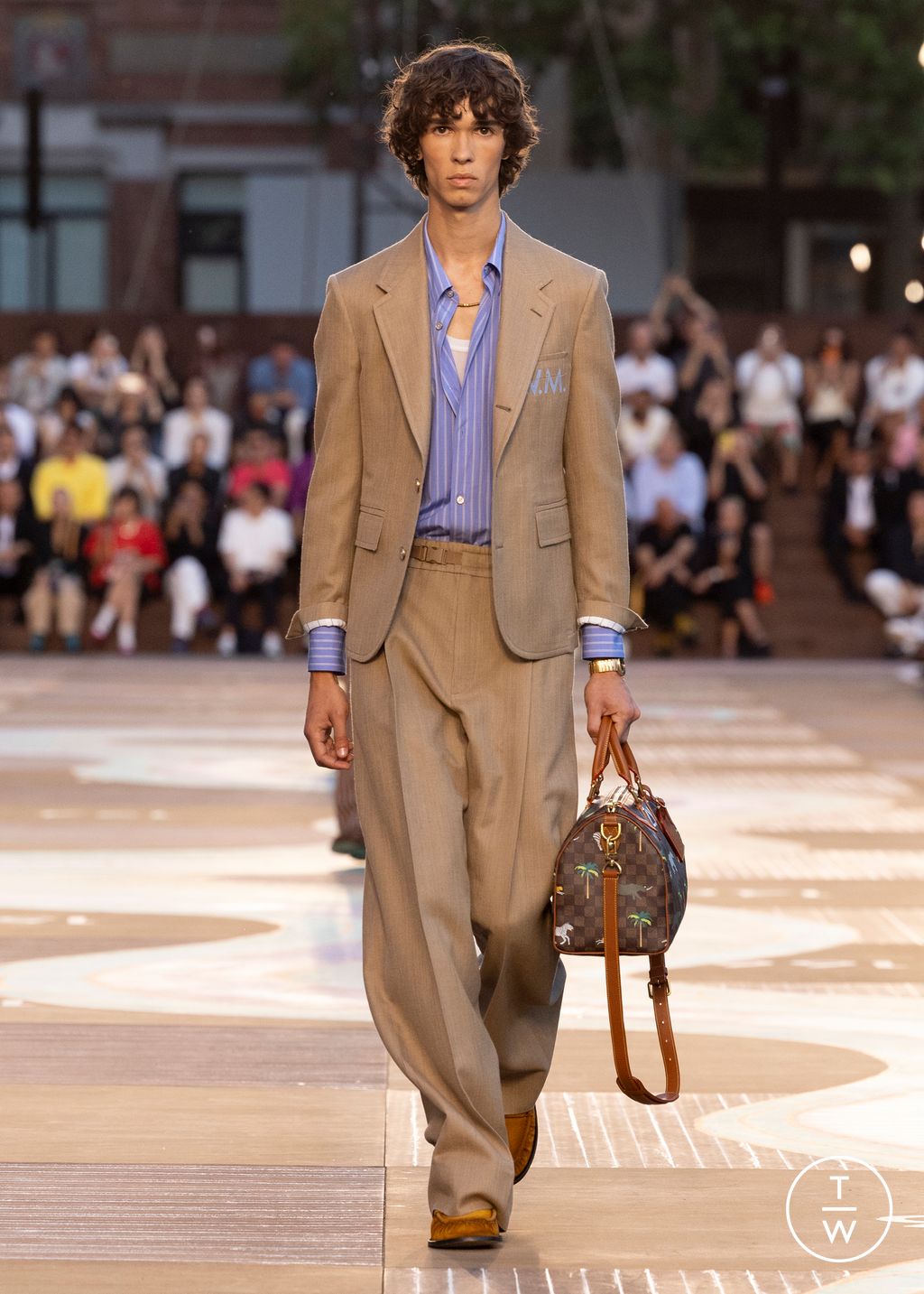 Fashion Week Paris Spring/Summer 2026 look 38 from the Louis Vuitton collection menswear