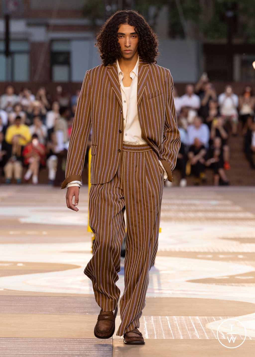Fashion Week Paris Spring/Summer 2026 look 39 from the Louis Vuitton collection menswear