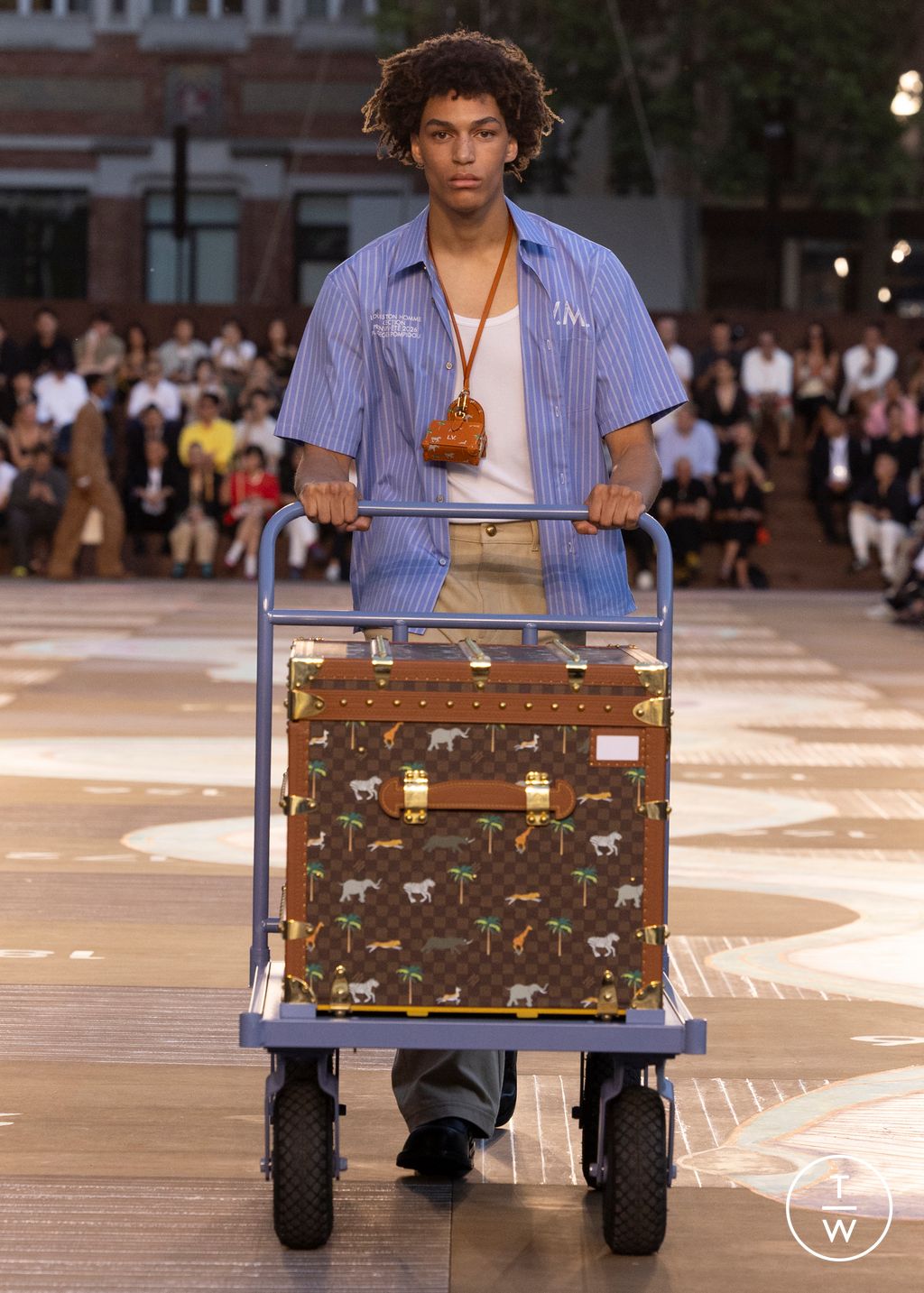 Fashion Week Paris Spring/Summer 2026 look 53 from the Louis Vuitton collection menswear