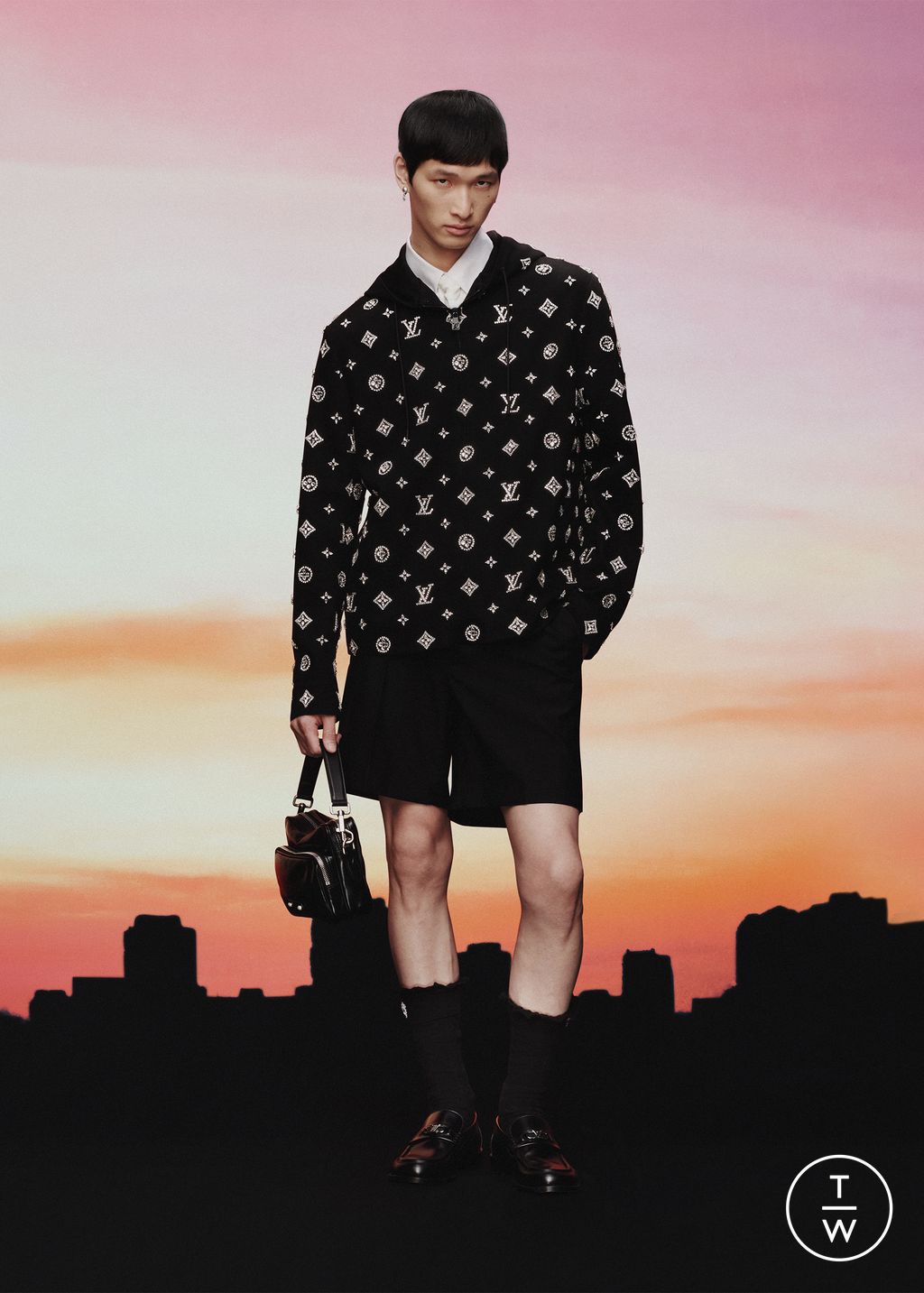 Fashion Week Paris Pre-Fall 2025 look 17 from the Louis Vuitton collection menswear