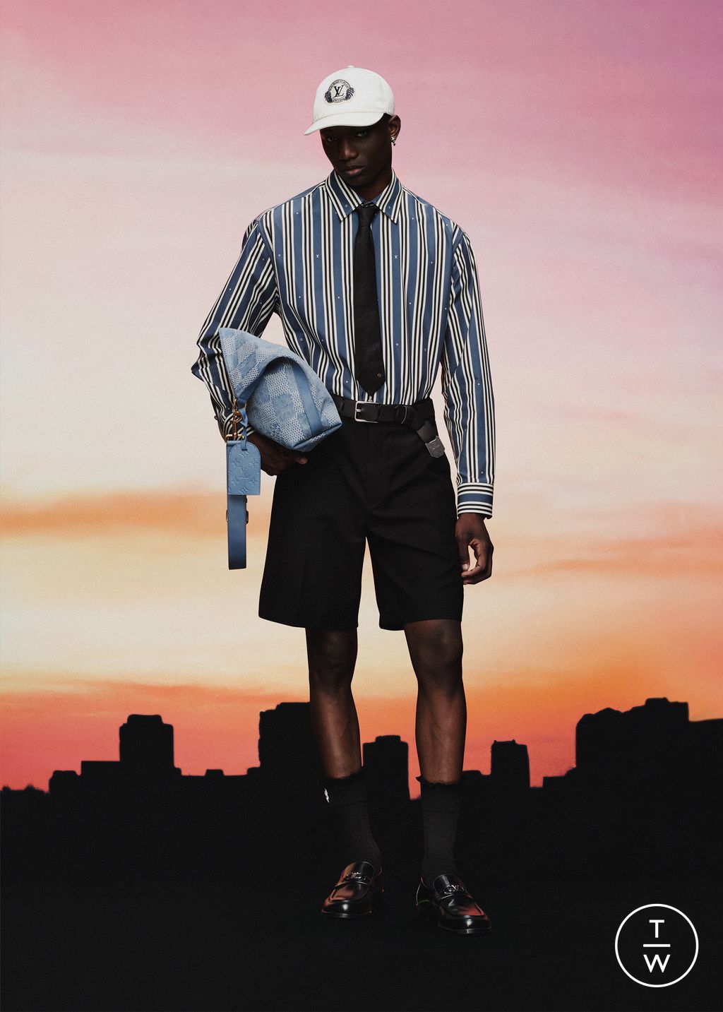 Fashion Week Paris Pre-Fall 2025 look 19 from the Louis Vuitton collection menswear