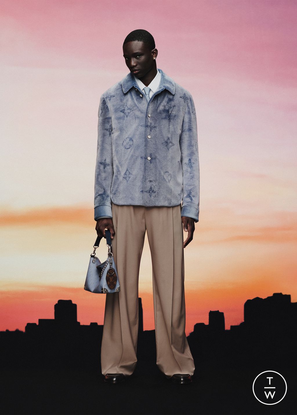 Fashion Week Paris Pre-Fall 2025 look 22 from the Louis Vuitton collection menswear