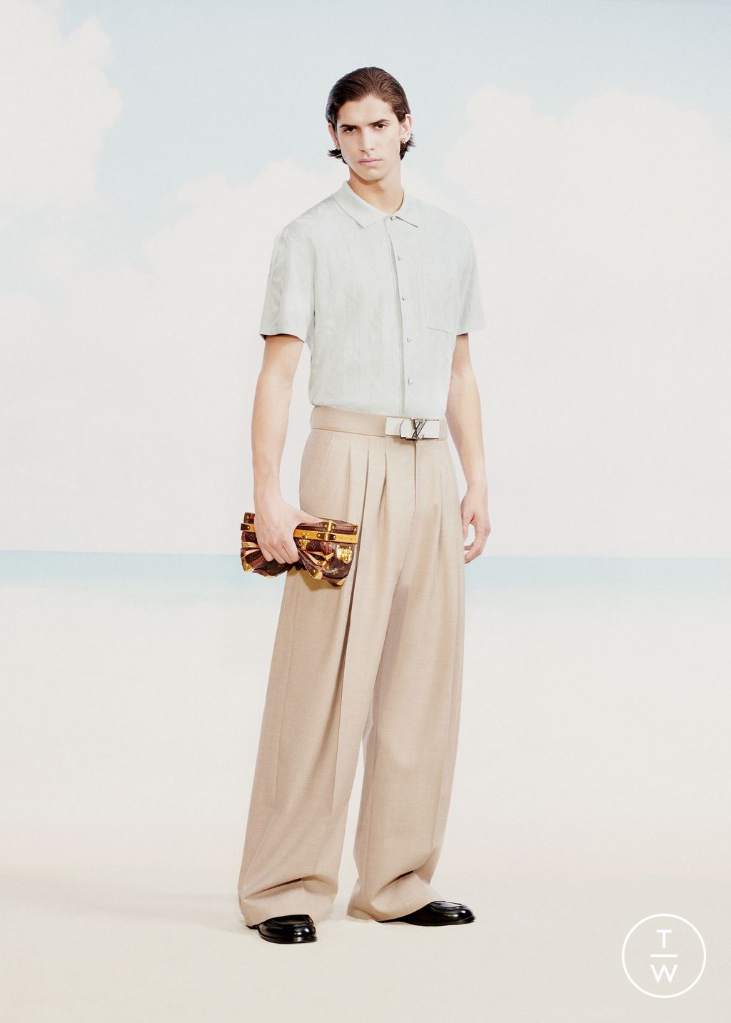 Fashion Week Paris Pre-Fall 2025 look 53 from the Louis Vuitton collection menswear