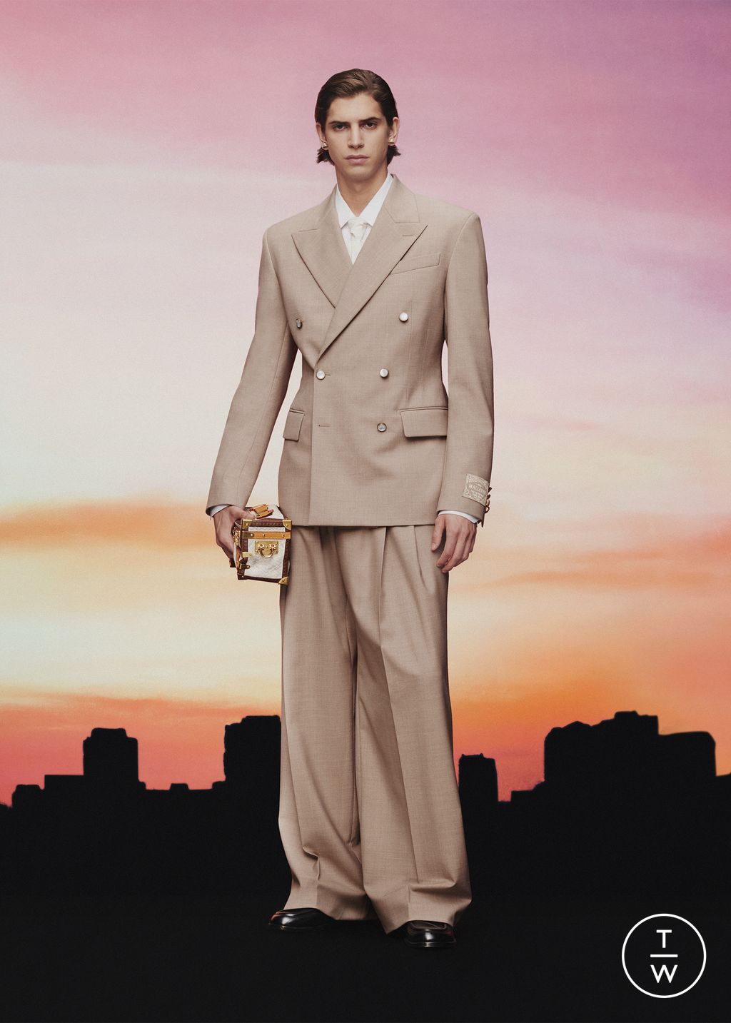 Fashion Week Paris Pre-Fall 2025 look 9 from the Louis Vuitton collection menswear