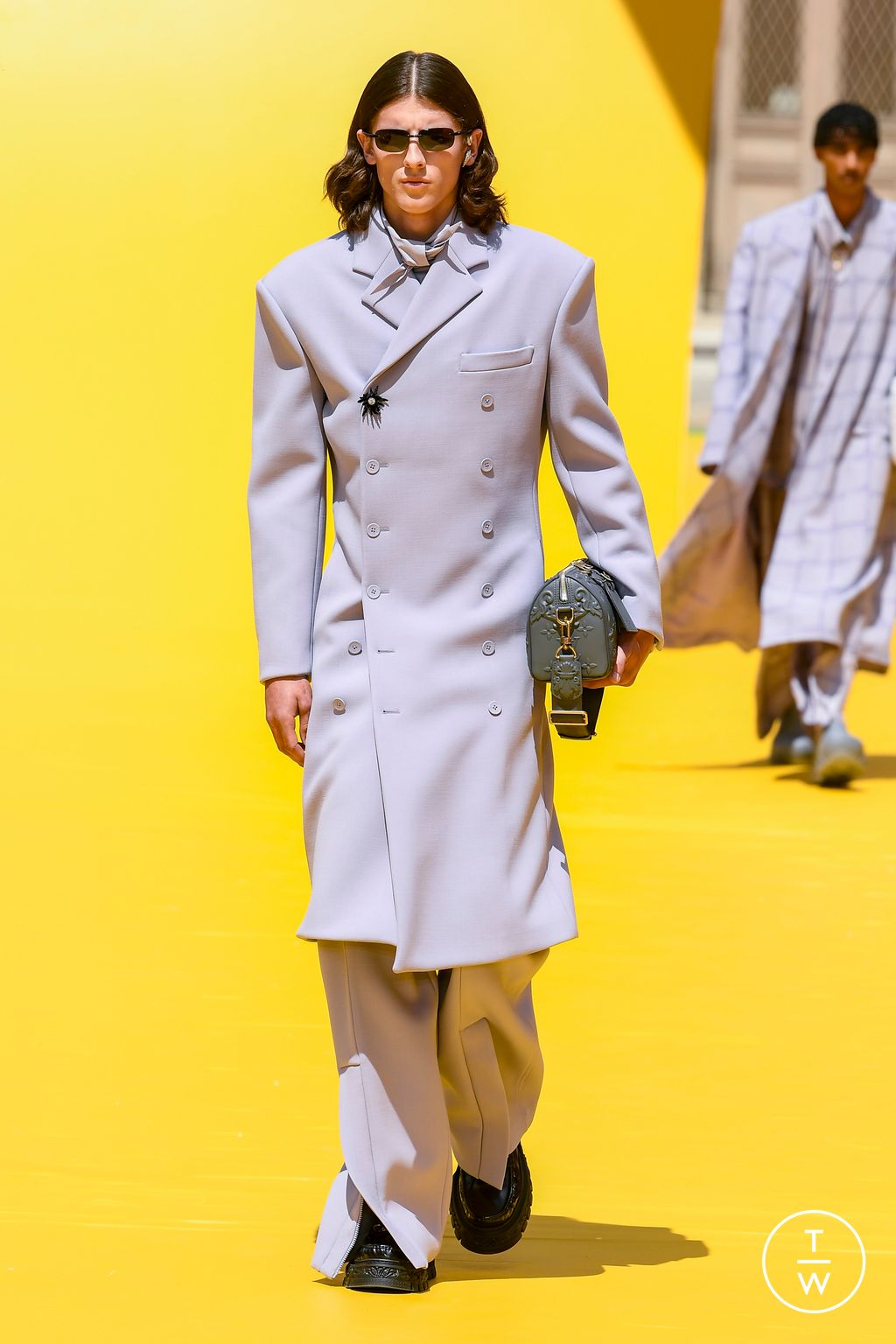 Fashion Week Paris Spring/Summer 2023 look 2 from the Louis Vuitton collection menswear