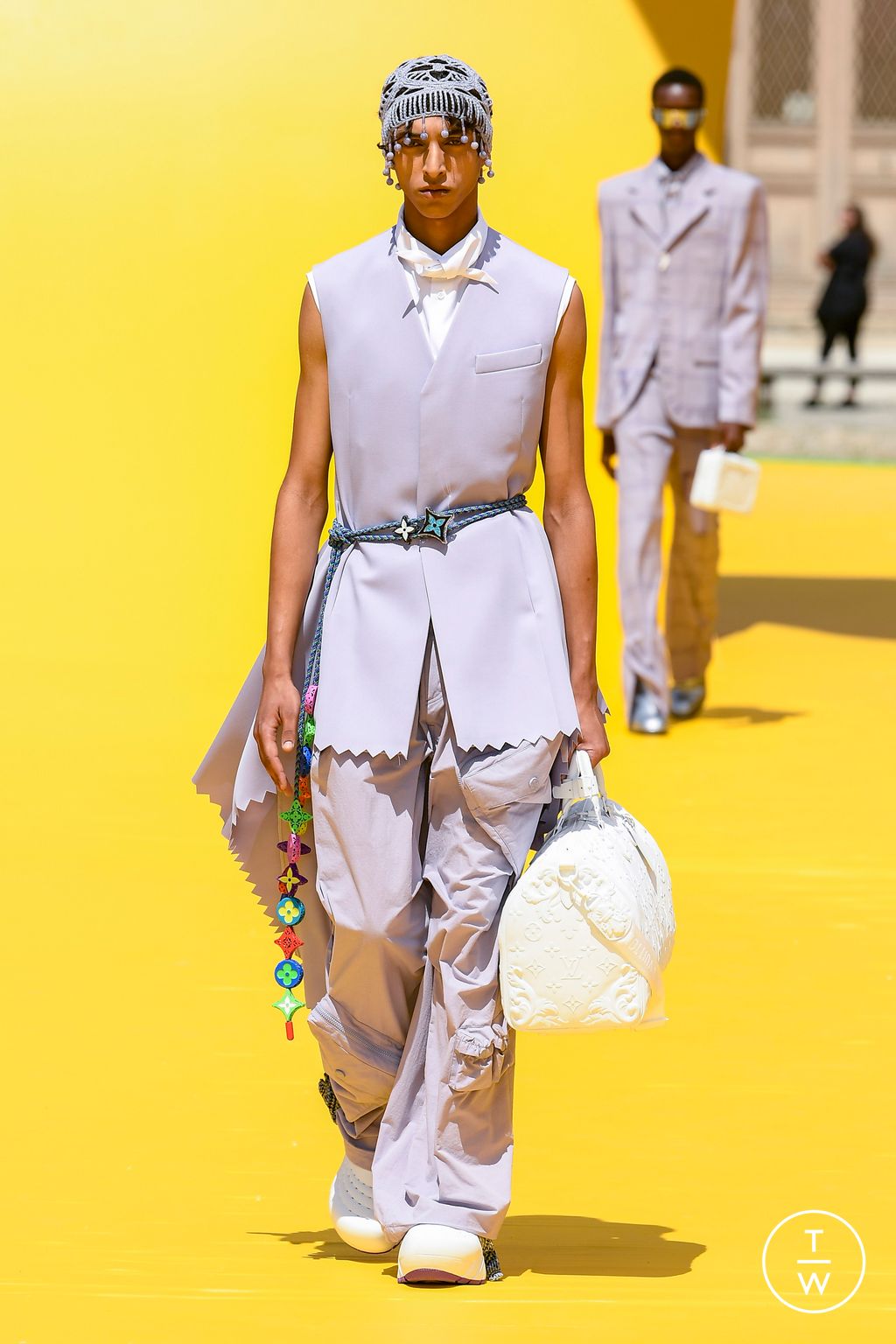 Fashion Week Paris Spring/Summer 2023 look 6 de la collection Louis Vuitton menswear